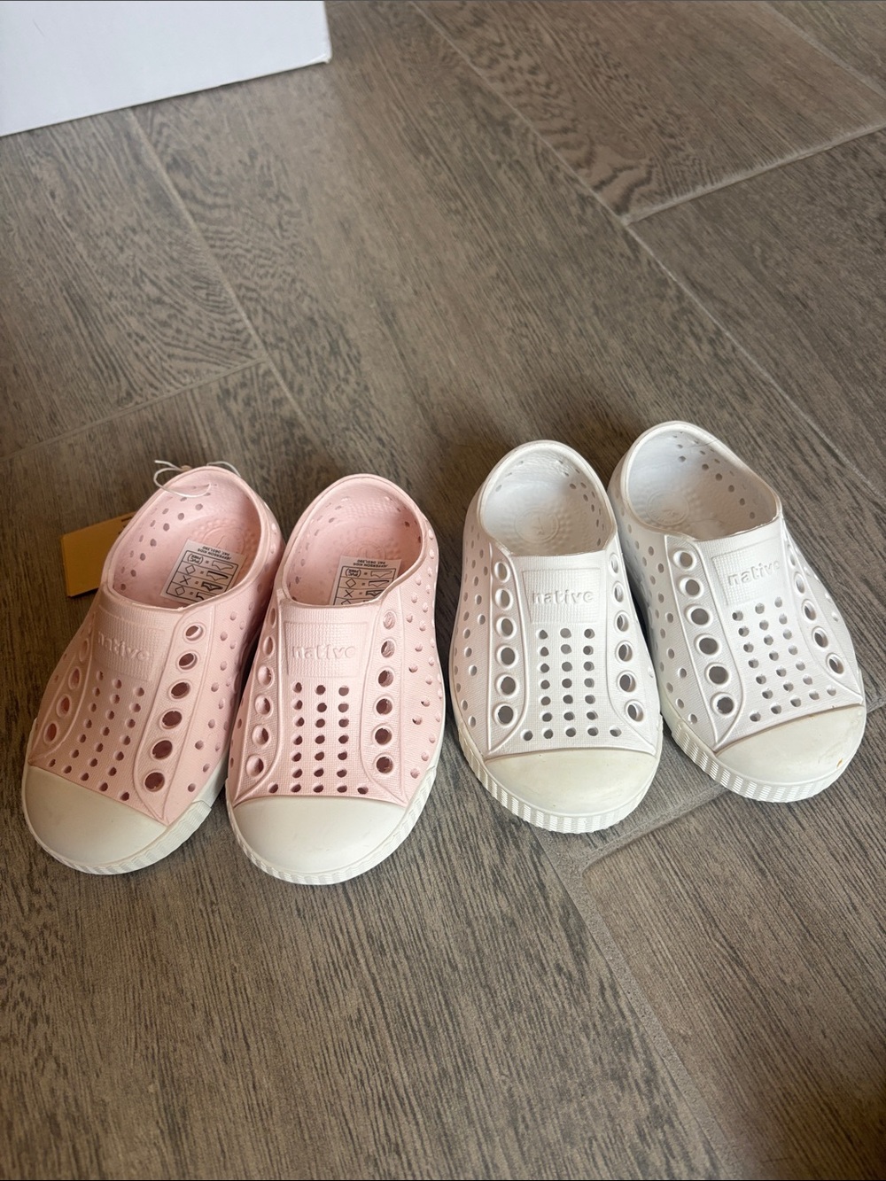 Native Kids Slip-On Water Shoes in Pink and White bundle size toddler 4